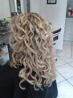 blond gefärbte Haare